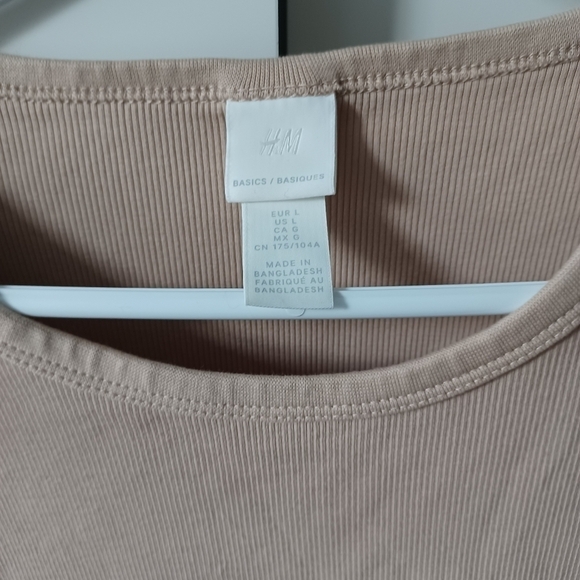 H&M beige t shirt tee - Picture 3 of 3